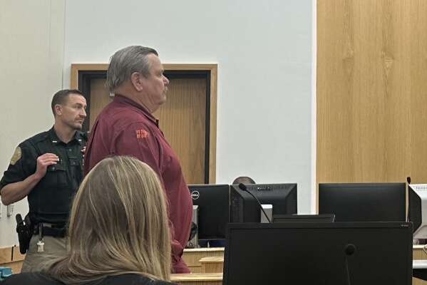 Cortez Superintendent Tom Burris annnounces defamation lawsuit against JJ Lewis